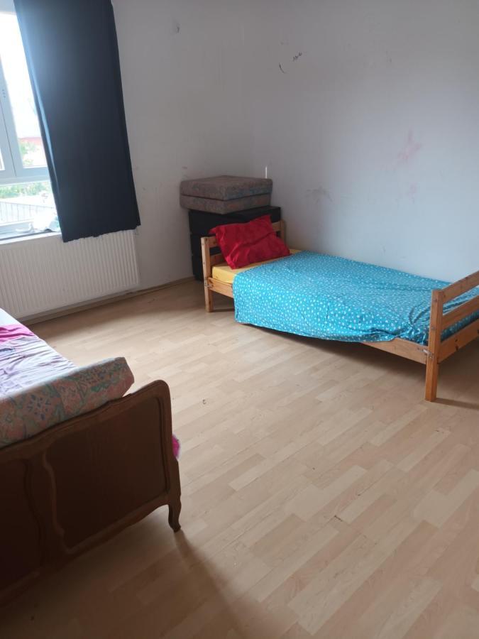 1 Chambre 3 Lit Herstal Exteriör bild